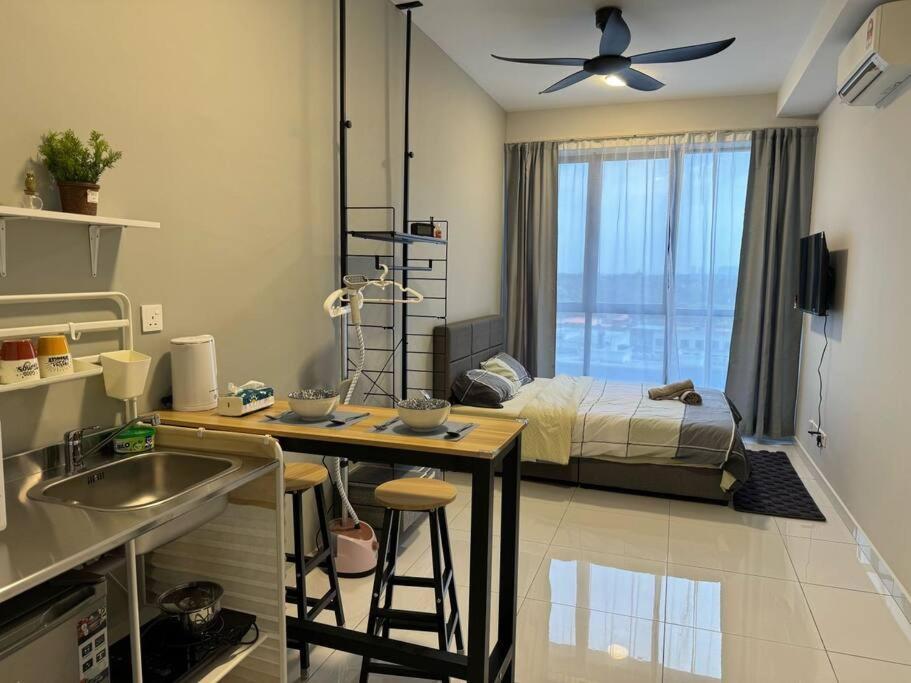Cozy Sky Trees Bukit Indah Netflix And Amenities B06 Apartment *