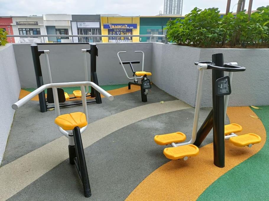 Cozy Sky Trees Bukit Indah Netflix And Amenities B06 Apartment
