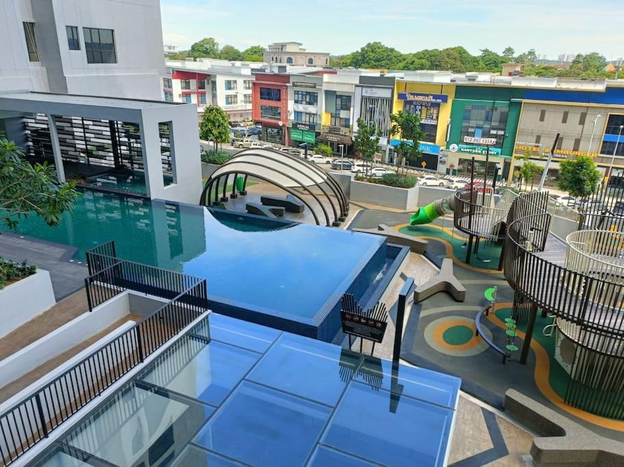 Cozy Sky Trees Bukit Indah Netflix And Amenities B06 *