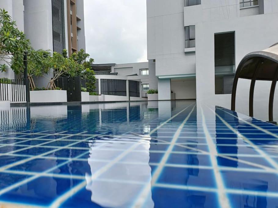 Cozy Sky Trees Bukit Indah Netflix And Amenities B06 Johor Bahru