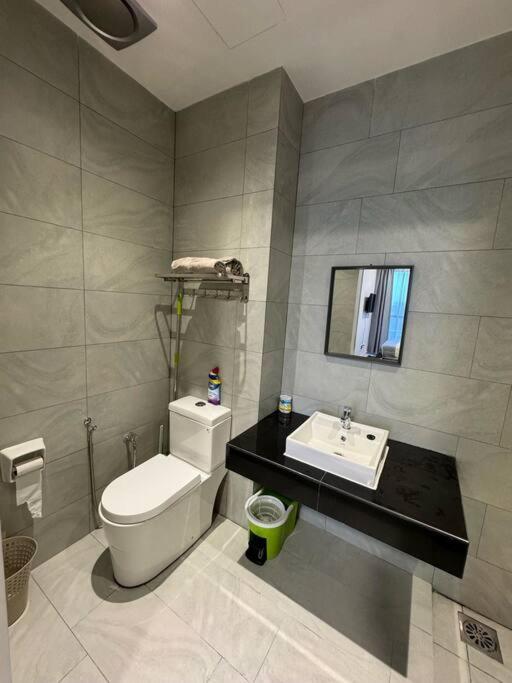 Cozy Sky Trees Bukit Indah Netflix And Amenities B06 *