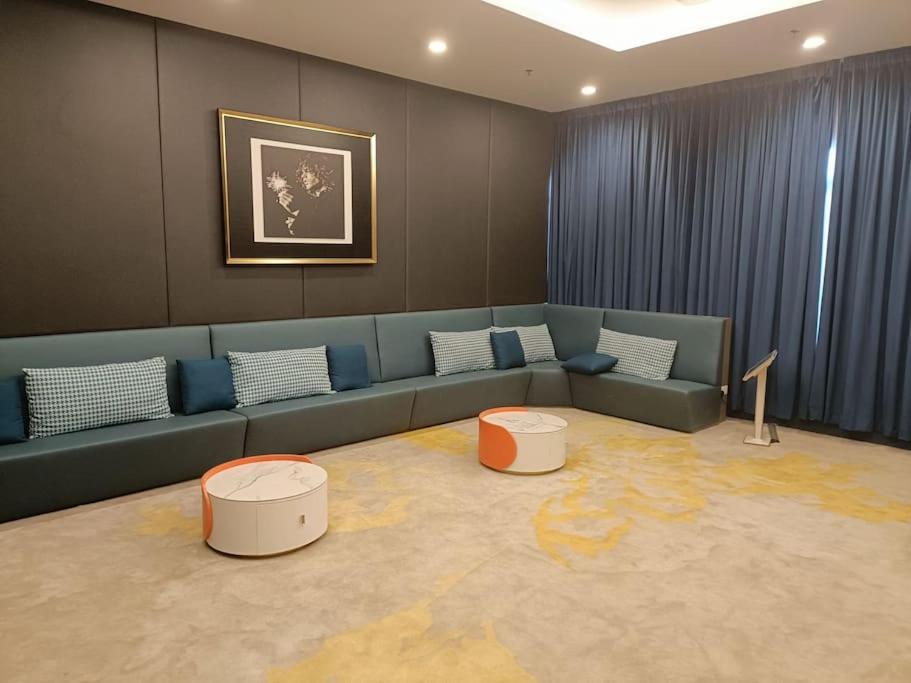 Apartment Cozy Sky Trees Bukit Indah Netflix And Amenities B06
